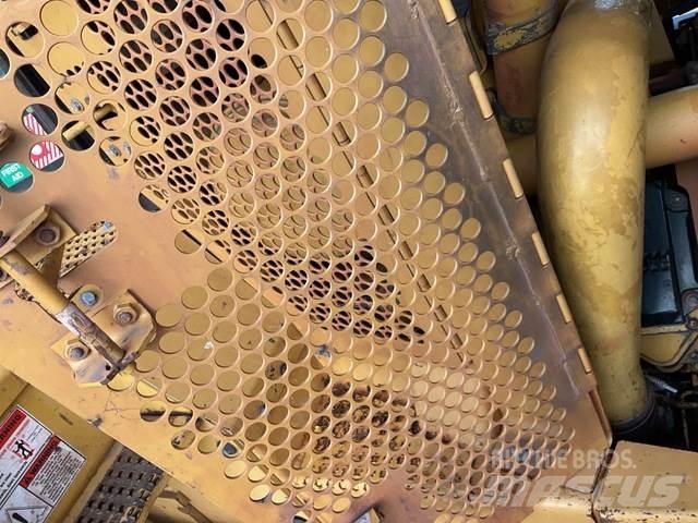 CAT D10T ブルドーザー