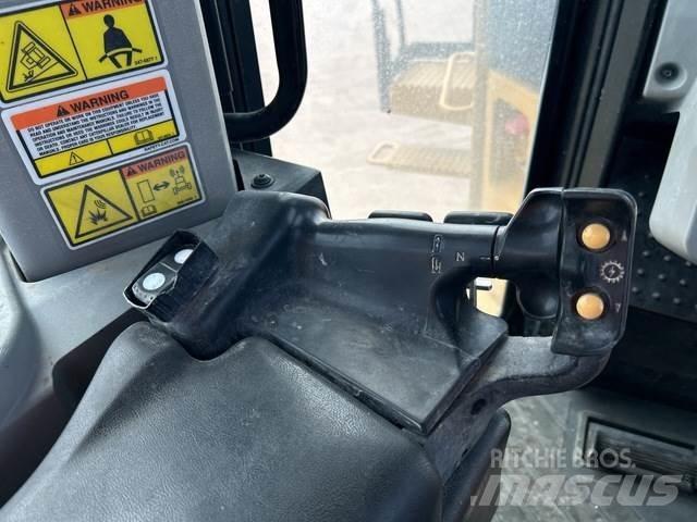 CAT D10T2 ブルドーザー
