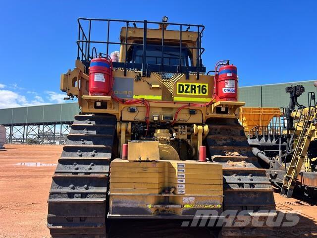 CAT D11T ブルドーザー