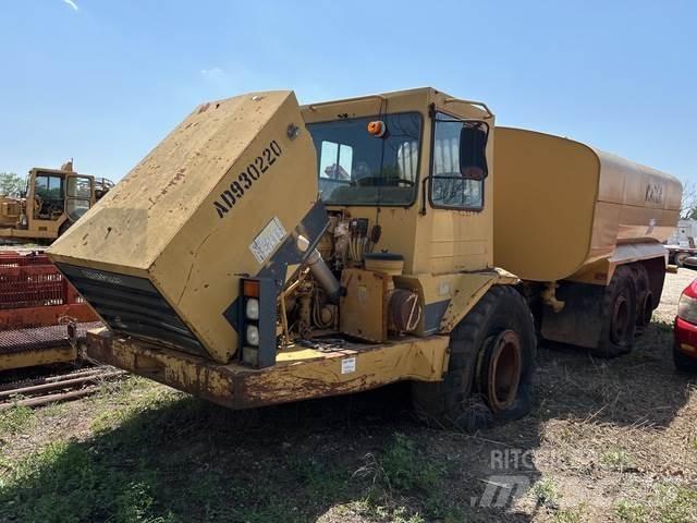CAT D300D 給水車