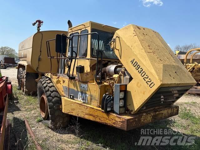 CAT D300D 給水車