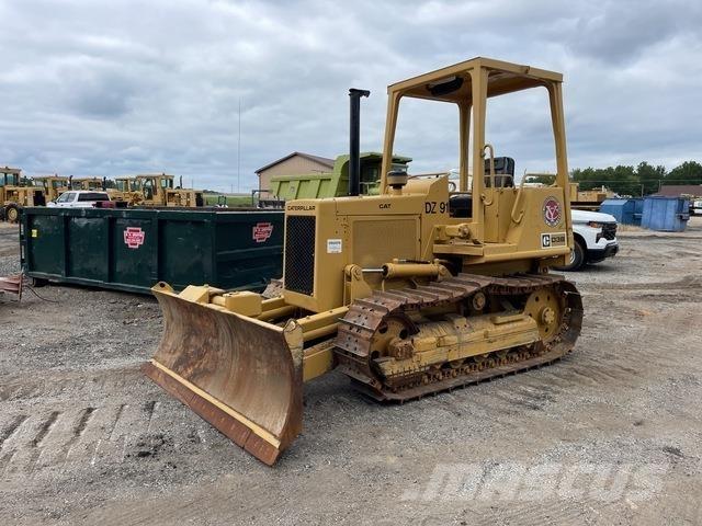 CAT D3B ブルドーザー