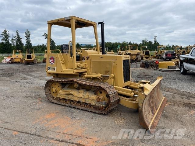 CAT D3B ブルドーザー