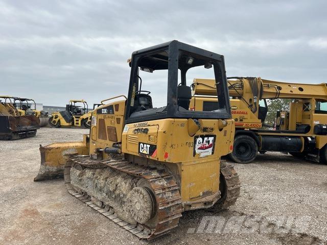 CAT D3K2 XL ブルドーザー