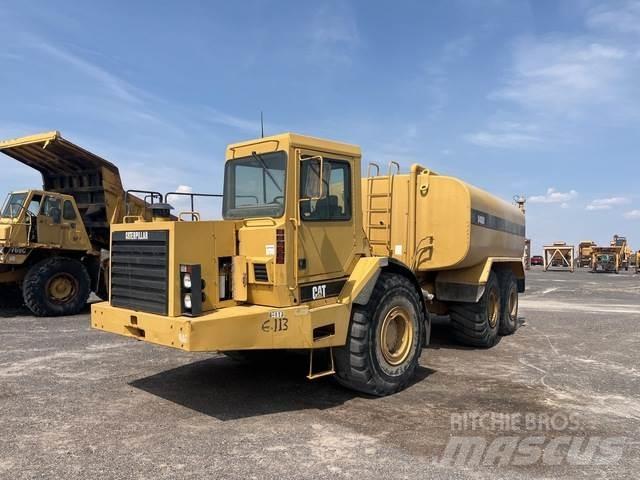 CAT D400D 給水車