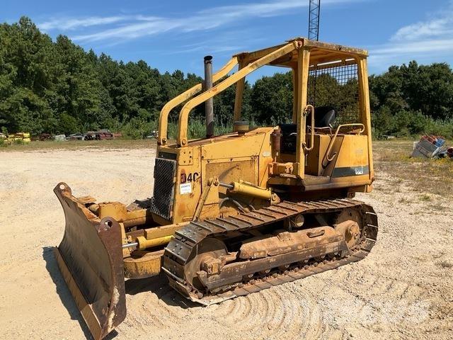 CAT D4C ブルドーザー