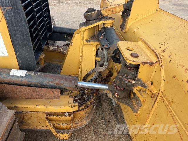 CAT D5K2 LGP ブルドーザー