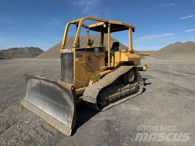 CAT D5M XL ブルドーザー