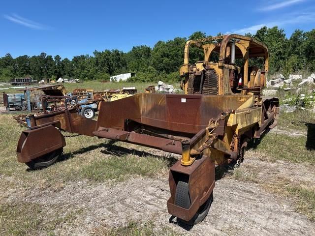 CAT D7 ブルドーザー