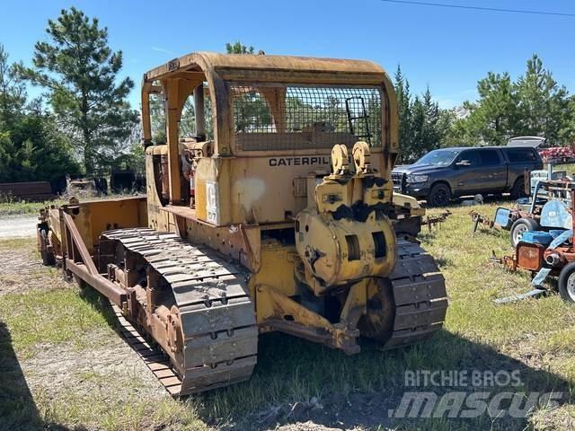 CAT D7 ブルドーザー