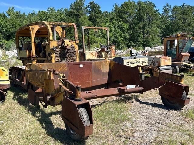 CAT D7 ブルドーザー