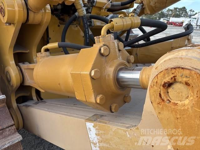 CAT D8T ブルドーザー
