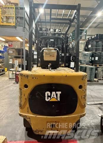 CAT E8000 バッテリーフォークリフト