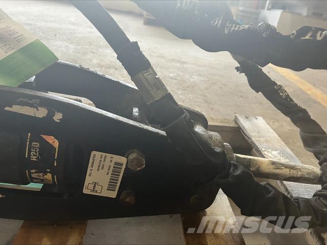 CAT H25D ハンマー／ブレーカ