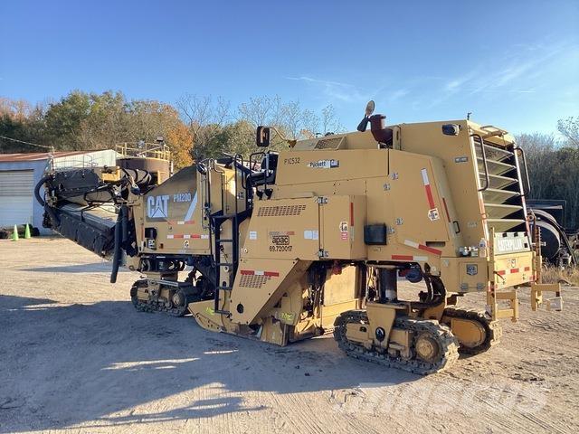 CAT PM200 アスファルトコールドミリングマシーン