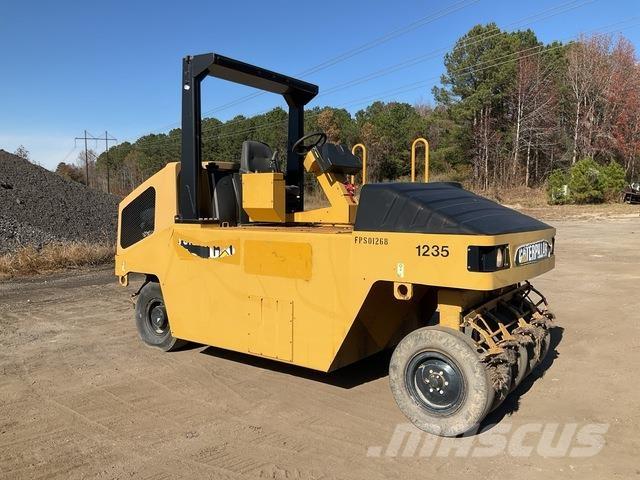 CAT PS150 タイヤローラ