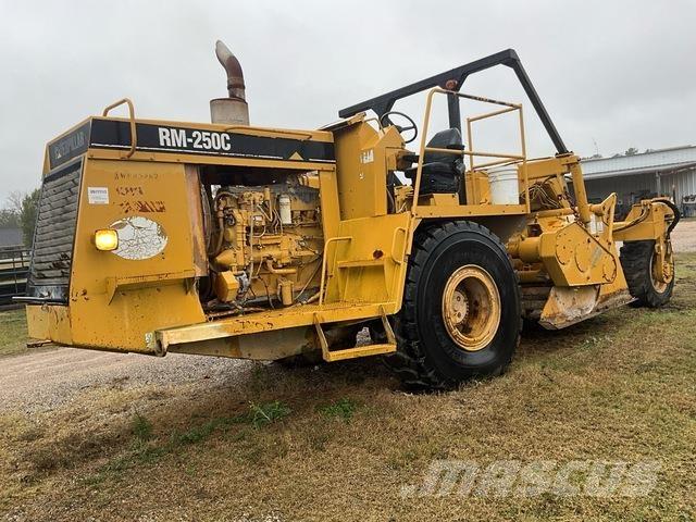 CAT RM-250C ソイルコンパクター