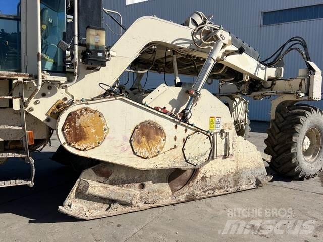CAT RM500 ソイルコンパクター
