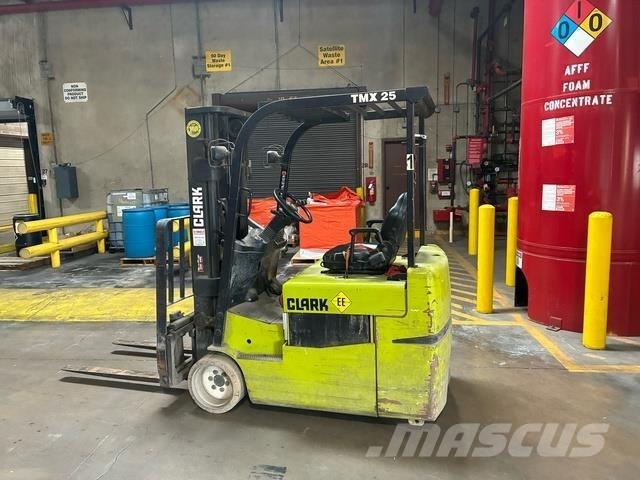 Clark TMX25 バッテリーフォークリフト