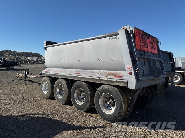  Clough ダンプトレーラー