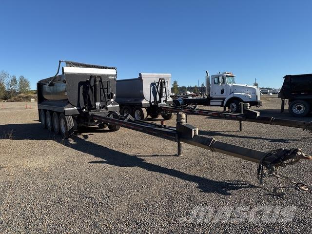  Clough ダンプトレーラー