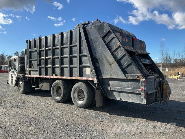  Crane Carrier 塵芥車、パッカー車