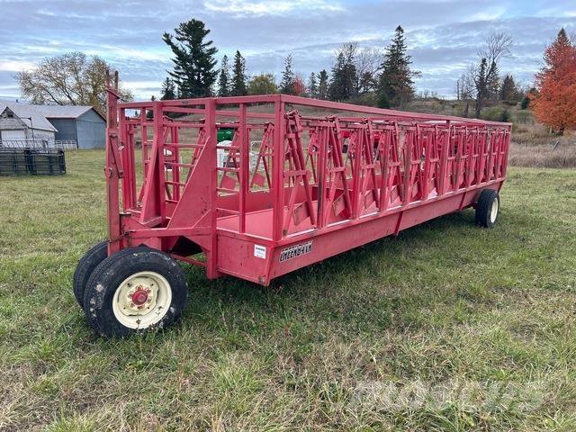  Creekbank 飼料トレーラー