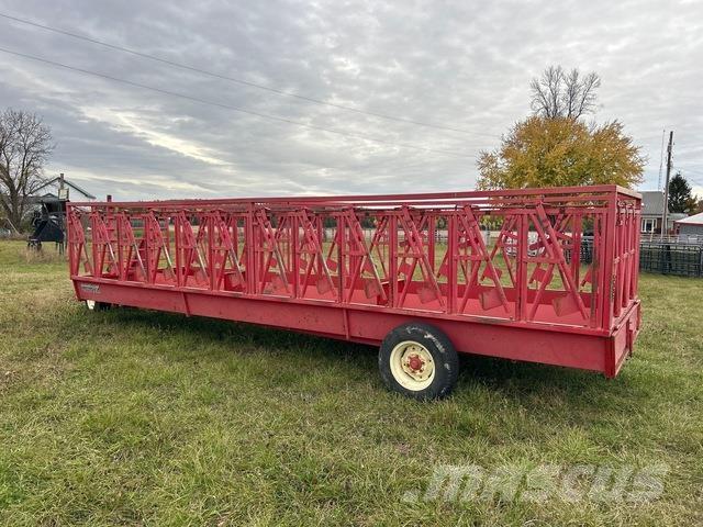  Creekbank 飼料トレーラー