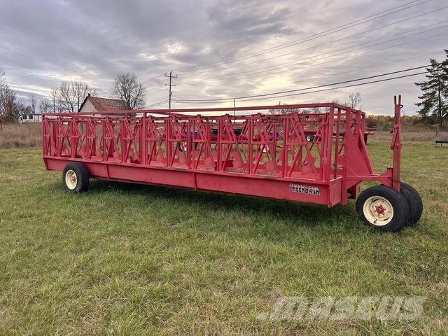  Creekbank 飼料トレーラー