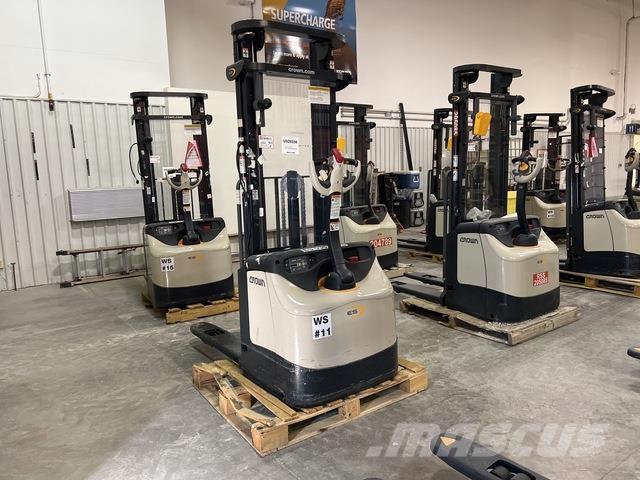 Crown ES 4000 自走式スタッカー