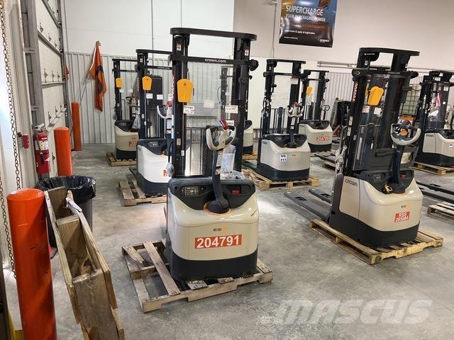 Crown ES 4000 自走式スタッカー