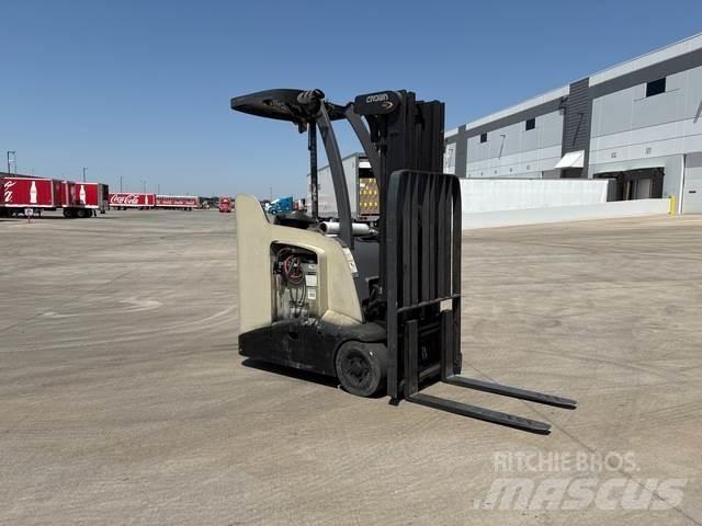 Crown RC5500 バッテリーフォークリフト