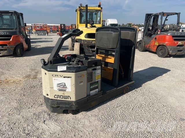 Crown TR4500 トーイングトラック