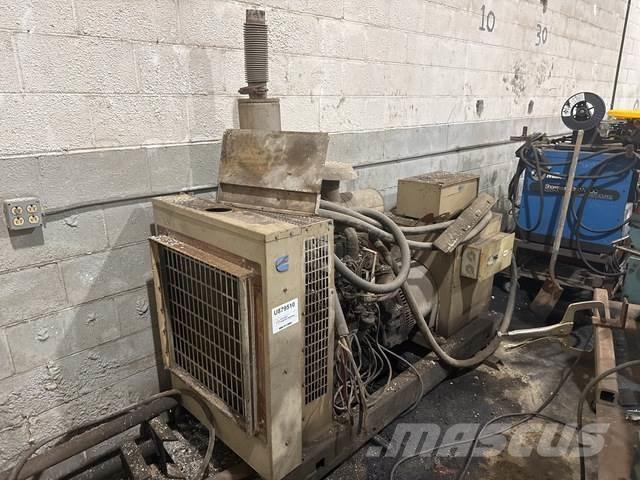 Cummins  ディーゼル発電機