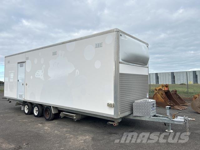  Custom Built 鉄骨建造物
