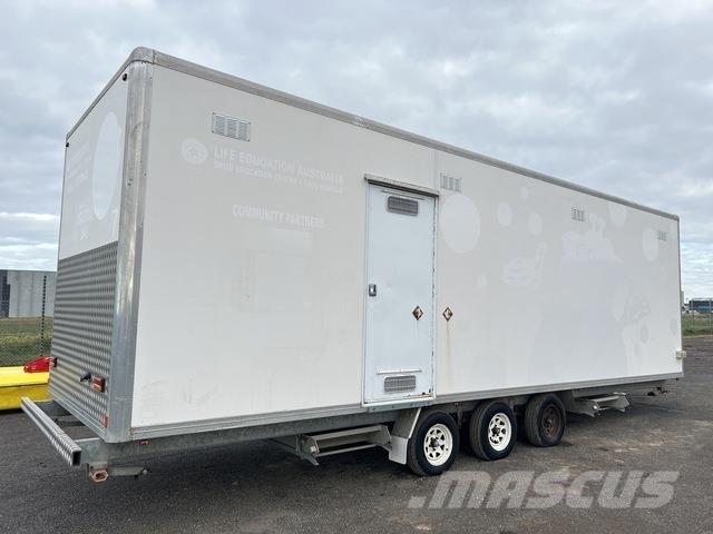  Custom Built 鉄骨建造物