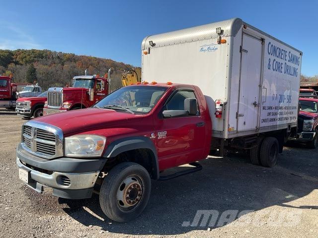Dodge 5500 ボックスボディー、ウイング、箱車
