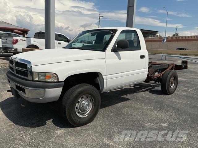Dodge Ram 2500 キャビン及び内装
