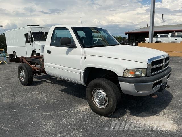 Dodge Ram 2500 キャビン及び内装