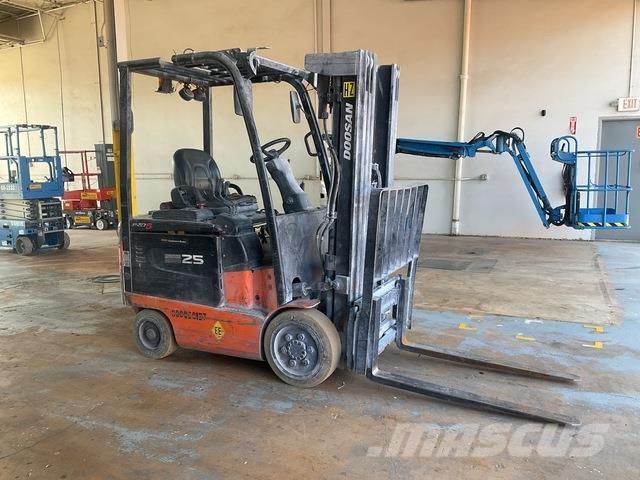 Doosan BC25S-5 バッテリーフォークリフト