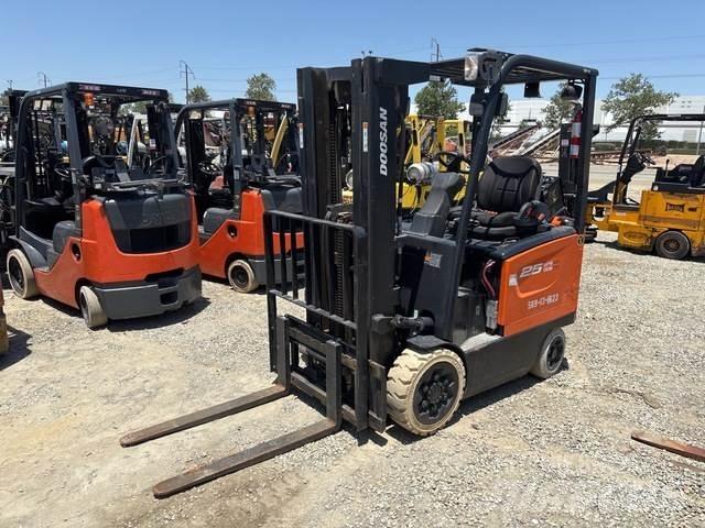Doosan BC25S-7 バッテリーフォークリフト