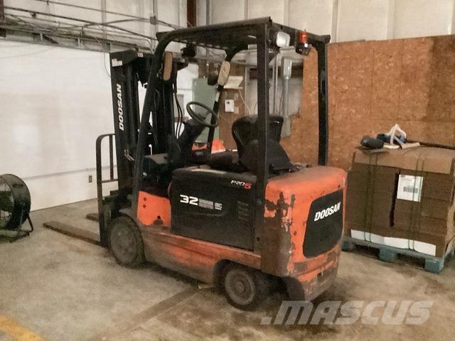 Doosan BC32S-5 バッテリーフォークリフト