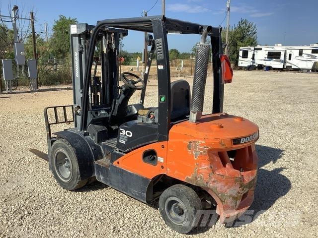 Doosan D30S-7 フォークリフト - その他