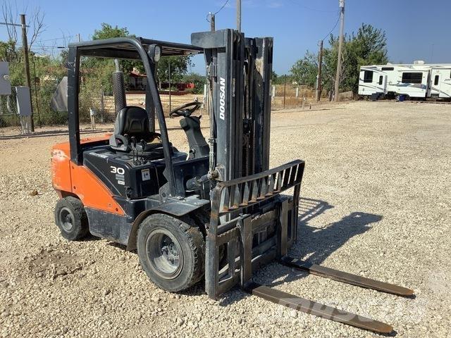 Doosan D30S-7 フォークリフト - その他