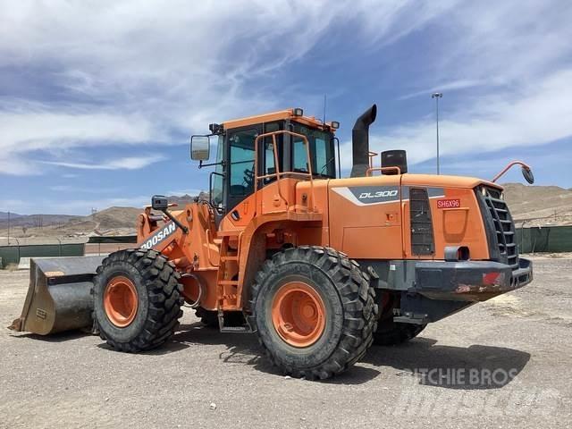 Doosan DL300-5 ホイールローダー・タイヤショベル