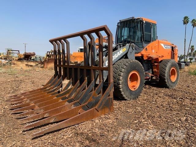 Doosan DL300-5 ホイールローダー・タイヤショベル