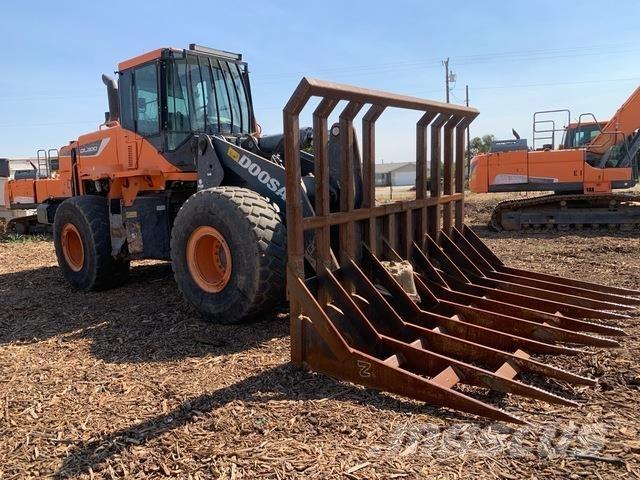 Doosan DL300-5 ホイールローダー・タイヤショベル