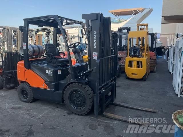 Doosan G25E-7 建設機械 -　その他
