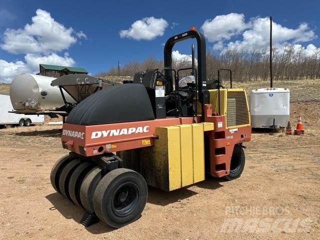 Dynapac CP142 タイヤローラ