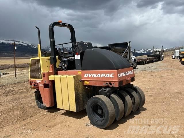 Dynapac CP142 タイヤローラ